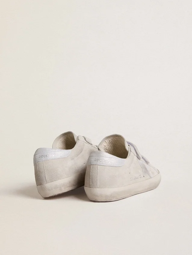 Adidași Old School pentru femei din piele de căprioară gri deschis, cu o stea din piele cu micro-sclipici