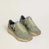 Adidași pentru bărbați cu Running Sole din nailon și piele de căprioară de culoare verde salvie, cu stea neagră imprimată