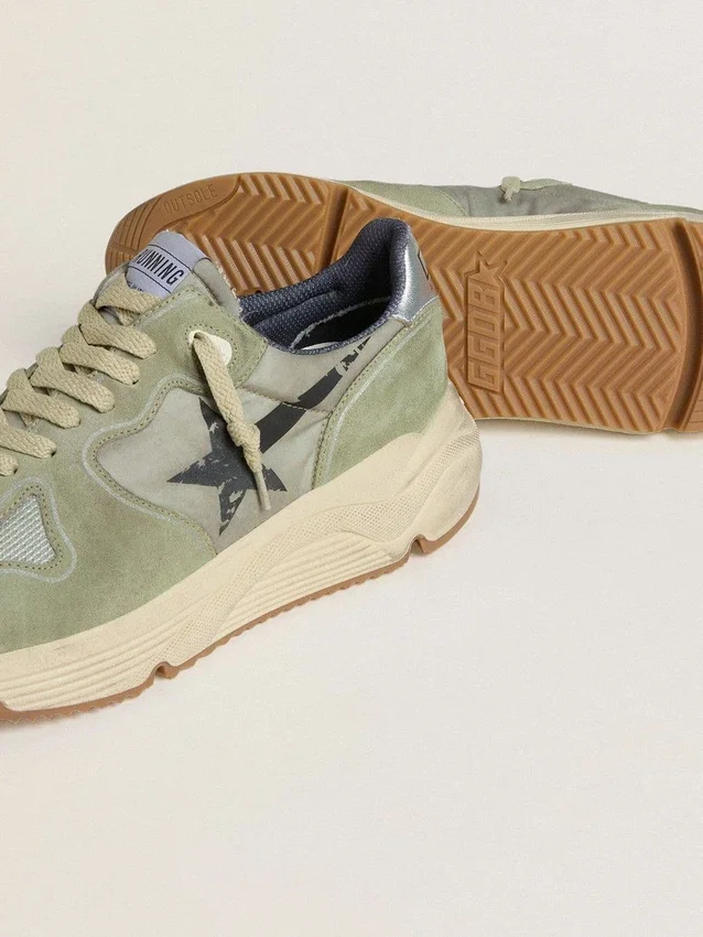 Adidași pentru bărbați cu Running Sole din nailon și piele de căprioară de culoare verde salvie, cu stea neagră imprimată