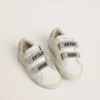 Adidași Young Old School din piele albă, cu bandă la călcâi și curele cu cristale Swarovski argintii