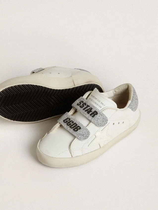 Adidași Young Old School din piele albă, cu bandă la călcâi și curele cu cristale Swarovski argintii