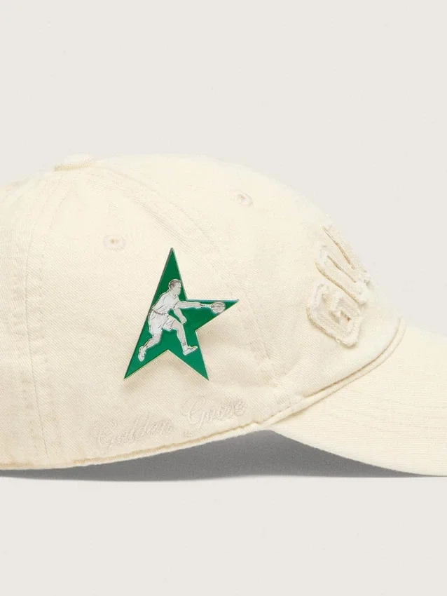 Șapcă de baseball crem cu patch „auriu” ton pe ton și insignă verde în formă de stea