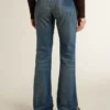 Blugi pentru femei cu croială bootcut, spălare vintage și detalii metalice