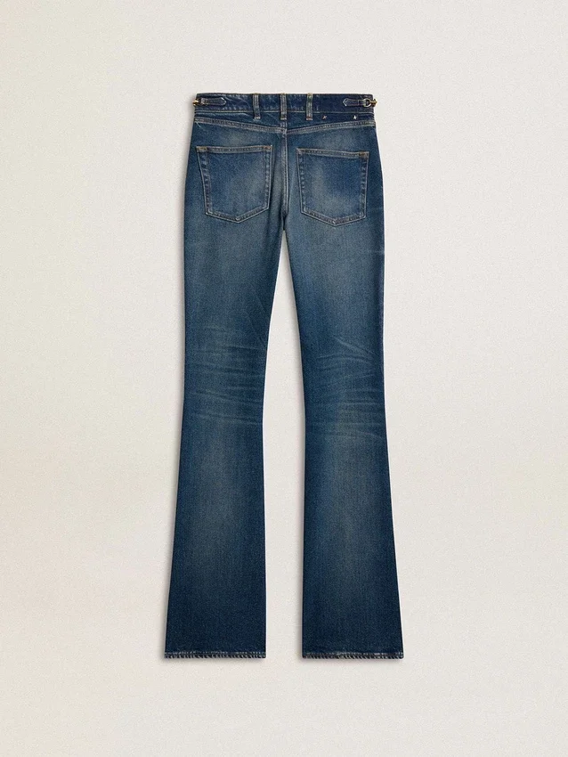Blugi pentru femei cu croială bootcut, spălare vintage și detalii metalice