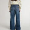Blugi pentru fete cu croială bootcut, spălare medie și broderie