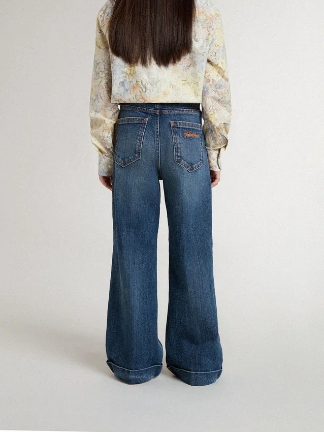 Blugi pentru fete cu croială bootcut, spălare medie și broderie