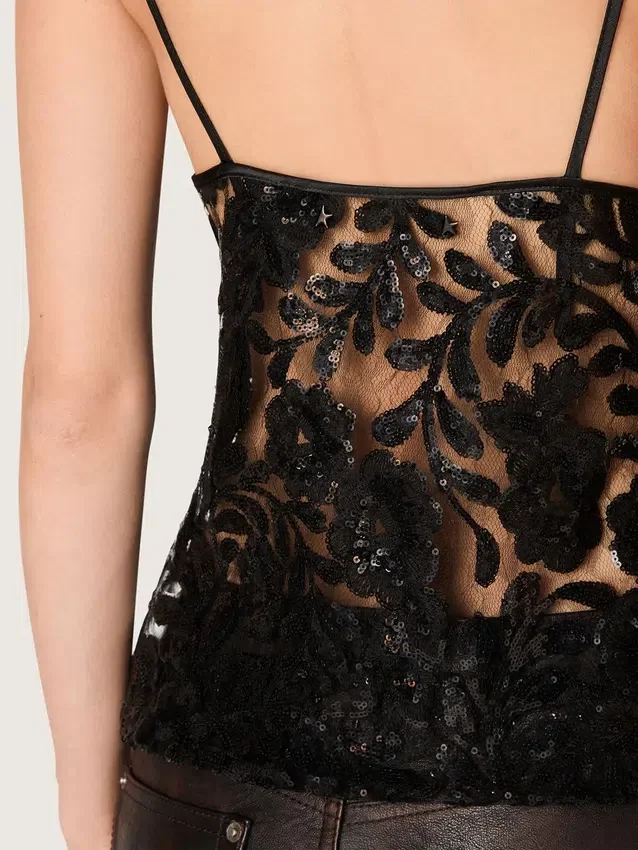 Bluză pentru femei din tul negru cu motiv floral din paiete negre