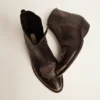 Cizme tinere din piele neagră cu broderie de culoarea nisipului