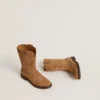 Cizme Wish Junior din piele de căprioară de culoare camel, cu broderie în formă de stea