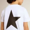 Cămășă albă cu logo negru contrastant și stea
