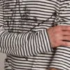 Cămășă pentru bărbați cu dungi albe și albastre și broderie pe față