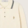Cămășă polo pentru bărbați cu mâneci lungi, din tricot alb, cu margini contrastante și insignă detașabilă