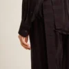 Cămașă neagră pentru femei cu dungi verticale și închidere cu nod lateral