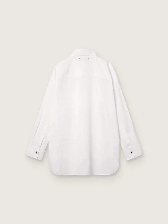 Cămașă oversized pentru femei din bumbac alb, cu detalii plisate și nasturi prețioși