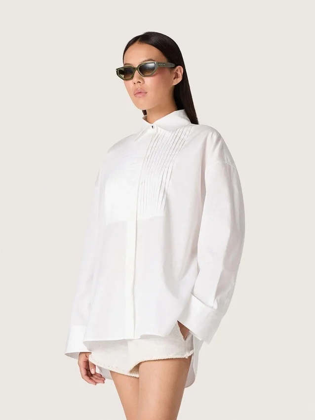 Cămașă oversized pentru femei din bumbac alb, cu detalii plisate și nasturi prețioși