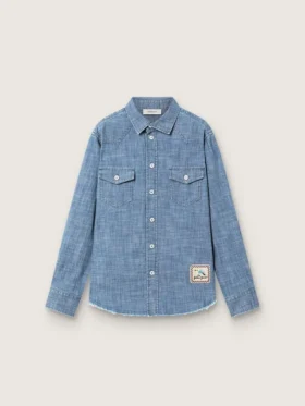 Cămașă unisex Journey din bumbac chambray albastru deschis, cu tiv cu franjuri și aplică brodată