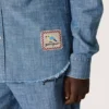 Cămașă unisex Journey din bumbac chambray albastru deschis, cu tiv cu franjuri și aplică brodată
