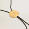 Colier cu cravată bolo Jewelmates din piele neagră cu detalii metalice auriu antic