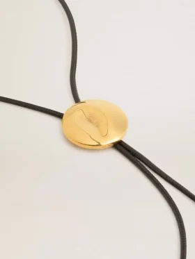 Colier cu cravată bolo Jewelmates din piele neagră cu detalii metalice auriu antic
