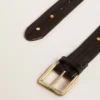 Curea neagră pentru femei din piele spălată, cu ținte aurii