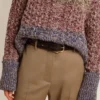 Curea neagră pentru femei din piele spălată, cu ținte aurii