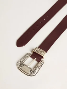 Curea pentru femei din piele de culoare burgund, cu cataramă decorată argintie