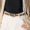 Curea subțire din dantelă din nubuc de culoarea alunei, cu inserții decorative