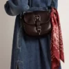 Eșarfă de culoare burgund cu model paisley