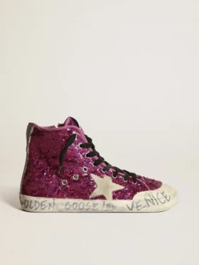 Francy sneakersi cu paiete și inscripții scrise de mână pe talpă
