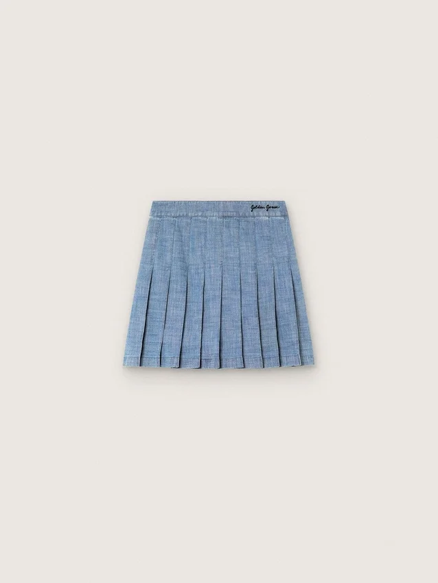 Fustă mini plisată pentru fete „Journey”, din bumbac chambray albastru deschis, cu logo brodat