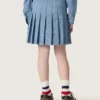 Fustă mini plisată pentru fete „Journey”, din bumbac chambray albastru deschis, cu logo brodat