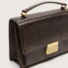Geanta Venezia din piele maro închisă cu efect de relief, în stil vintage, cu detalii aurii
