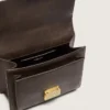 Geanta Venezia din piele maro închisă cu efect de relief, în stil vintage, cu detalii aurii