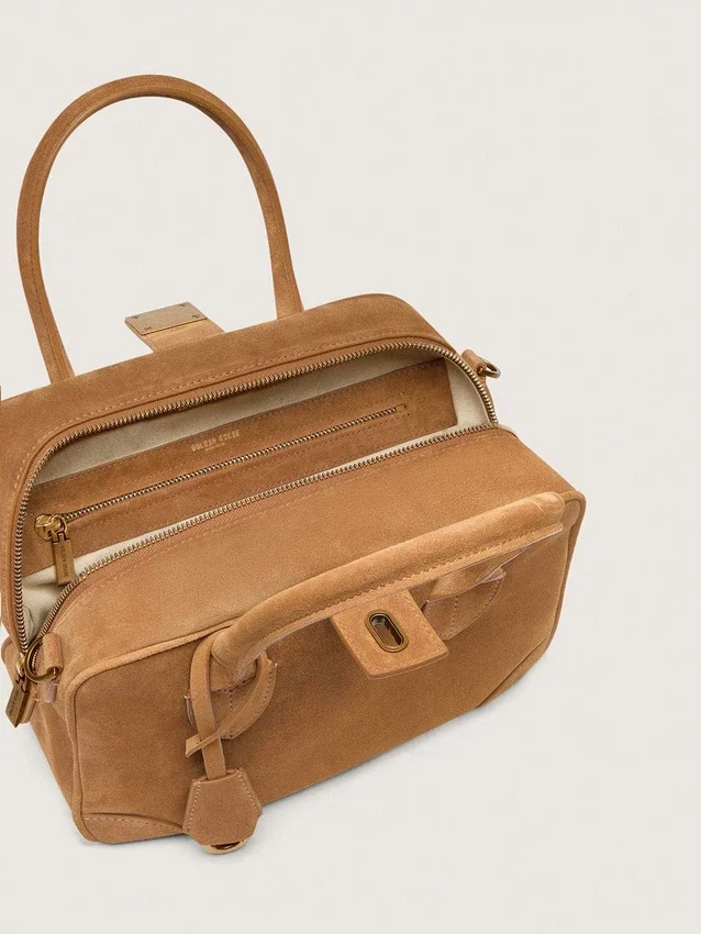Geanta Vita din piele de căprioară de culoare camel cu detalii aurii