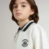 Hanorace polo alb din bumbac pentru copii, cu broderie pe piept și imprimeu pe spate