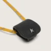 Husă pentru ochelari cu Șireturi de drumeție de culoare muștar și clemă din piele neagră