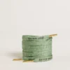 Șireturi din lurex verde-apă cu logo negru contrastant