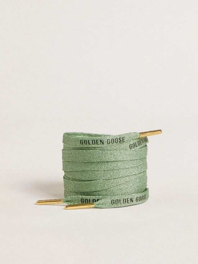 Șireturi din lurex verde-apă cu logo negru contrastant