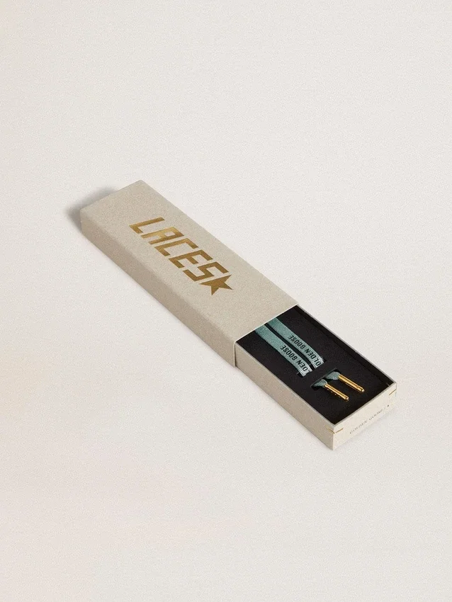 Șireturi gri din lurex cu logo negru contrastant
