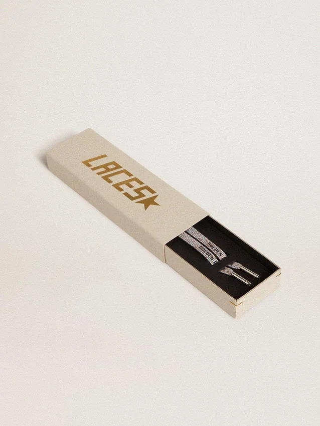Șireturi multicolore din lurex cu logo negru contrastant