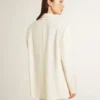 Jachetă oversize cu un singur rând de nasturi, de culoare albă, cu efect de mătase și broderii