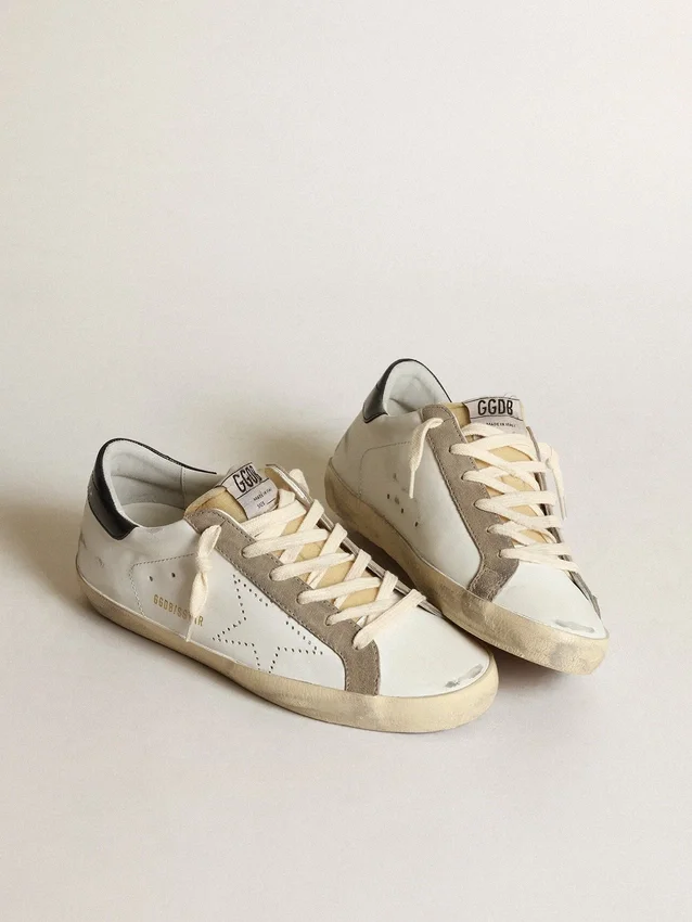 Model Super-Star pentru femei, cu stea perforată și bandă albastru închis pe călcâi