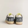Modelul Ball Star LTD pentru femei din piele de căprioară albastru deschis, cu stea și bandă pentru călcâi din piele albă ca laptele