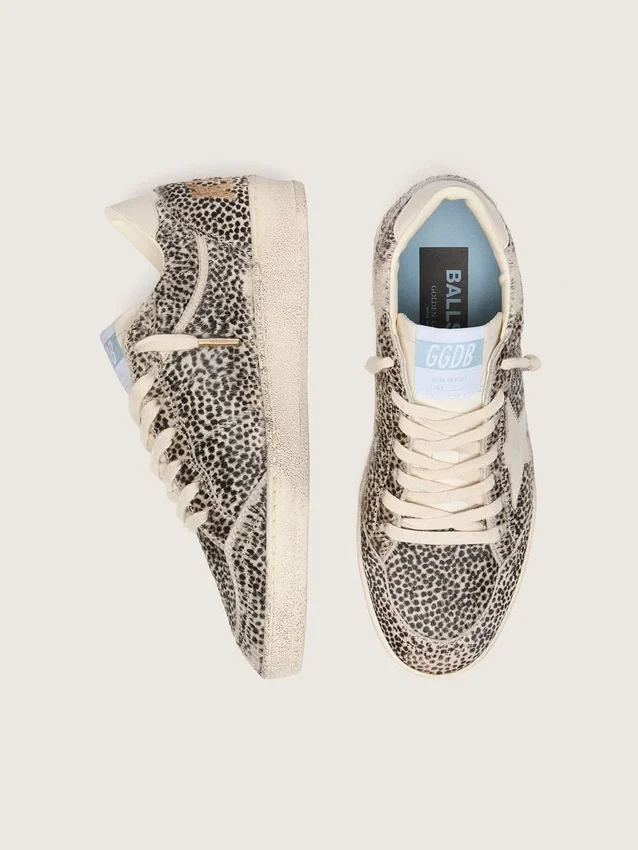 Modelul Ball Star LTD pentru femei din piele de ponei cu imprimeu leopard și stea din piele crem