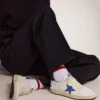 Modelul Ball Star pentru bărbați din piele nappa albă, cu stea albastră și bandă la călcâi