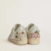 Modelul Ball Star pentru femei, din piele, cu stea din piele de căprioară platinată și broderie florală multicoloră