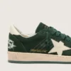 Modelul Ball Star pentru femei din piele de căprioară verde, cu stea din piele albă și bandă la călcâi