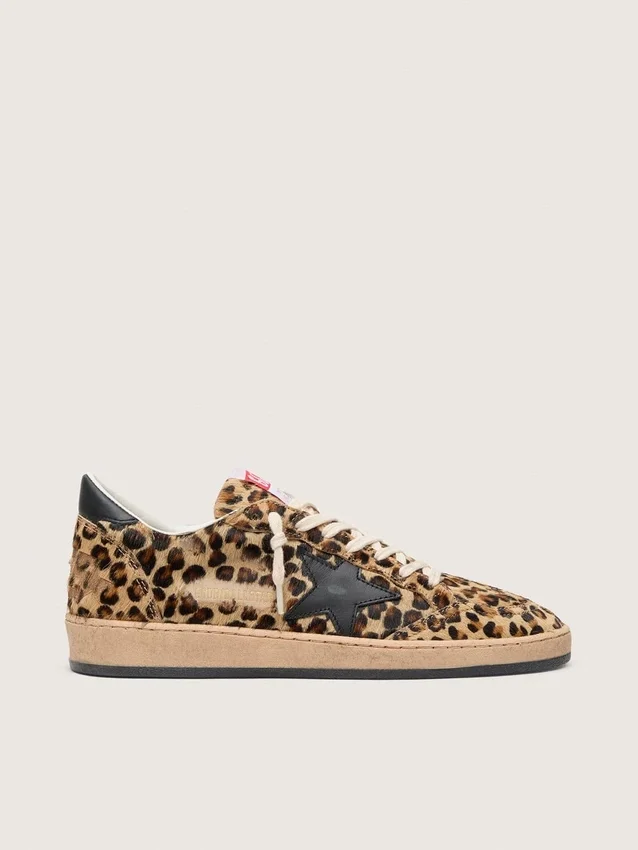 Modelul Ball Star pentru femei din piele de ponei cu imprimeu leopard, stea din piele neagră și bandă de călcâi