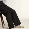 Modelul Ball Star pentru femei, în nuanță argintie sclipitoare, cu inserții din piele de căprioară gri gheață