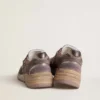 Modelul Dad-Star pentru bărbați din piele de căprioară lila și plasă, cu stea din piele laminată și bandă la călcâi